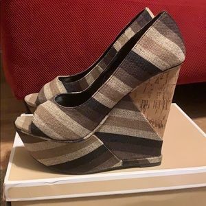 Used Fahrenheit Selina-08 Wedge Heel Size 9